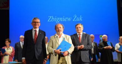 Zgłoś kandydata do Odznaki Honorowej Starego Sącza lub Medalu Honorowego