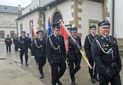 Gminny Dzień Strażaka w Starym Sączu – uroczyste obchody pełne podziękowań i wyróżnień.